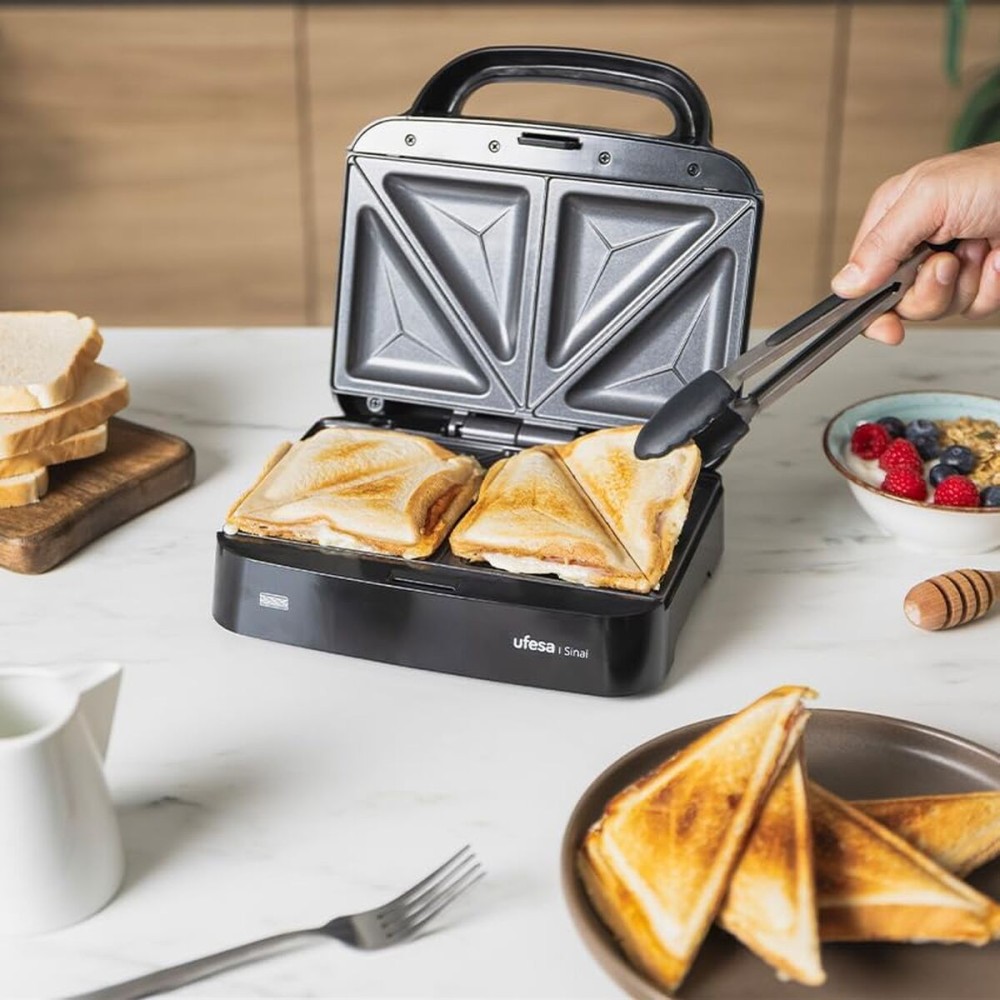 Aparat pentru Sandvișuri UFESA Negru 750 W