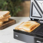 Aparat pentru Sandvișuri UFESA Negru 750 W