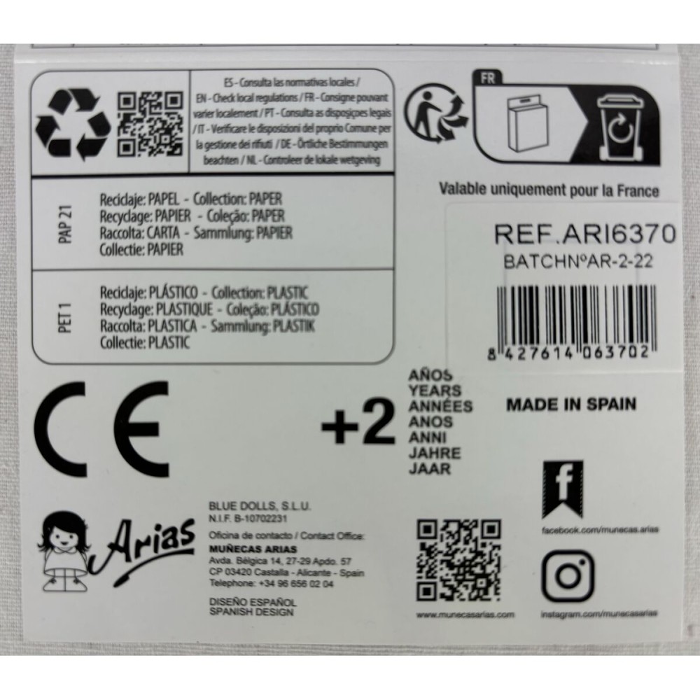 Hainele păpușii Arias