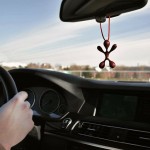 Odorizant pentru Mașină Dr Marcus Lucky Top Lemn de cedru Plastic Parfum Pandantiv (12 Unități)