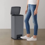 vidaXL Coș de gunoi cu pedală anti-amprentă, gri, 30L, oțel inoxidabil vidaXL Coș de gunoi cu pedală anti-amprentă, gri, 30L, oțel inoxidabil