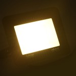vidaXL Proiector cu LED, alb cald, 30 W vidaXL Proiector cu LED, alb cald, 30 W