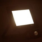 vidaXL Proiector LED cu senzor, 50 W, alb cald vidaXL Proiector LED cu senzor, 50 W, alb cald