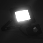 vidaXL Proiector LED cu senzor, 20 W, alb rece vidaXL Proiector LED cu senzor, 20 W, alb rece
