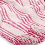 vidaXL Pătură decorativă cu dungi, bumbac, 125 x 150 cm, roz și alb vidaXL Pătură decorativă cu dungi, bumbac, 125 x 150 cm, roz și alb