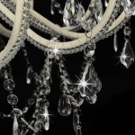 vidaXL Candelabru cu mărgele, alb, 12 becuri E14 vidaXL Candelabru cu mărgele, alb, 12 becuri E14