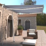 vidaXL Copertină retractabilă manual cu LED albastru și alb 300x250 cm vidaXL Copertină retractabilă manual cu LED albastru și alb 300x250 cm