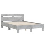 vidaXL Cadru de pat cu tăblie gri beton 135x190 cm lemn prelucrat vidaXL Cadru de pat cu tăblie gri beton 135x190 cm lemn prelucrat