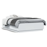 vidaXL Cadru de pat cu lumini LED, alb, 135x190 cm, lemn prelucrat vidaXL Cadru de pat cu lumini LED, alb, 135x190 cm, lemn prelucrat