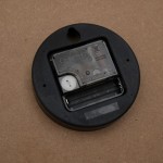 vidaXL Ceas de perete galben și negru, Ø30 cm, lemn prelucrat vidaXL Ceas de perete galben și negru, Ø30 cm, lemn prelucrat