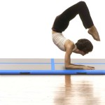 vidaXL Saltea gimnastică gonflabilă cu pompă albastru 500x100x10cm PVC vidaXL Saltea gimnastică gonflabilă cu pompă albastru 500x100x10cm PVC