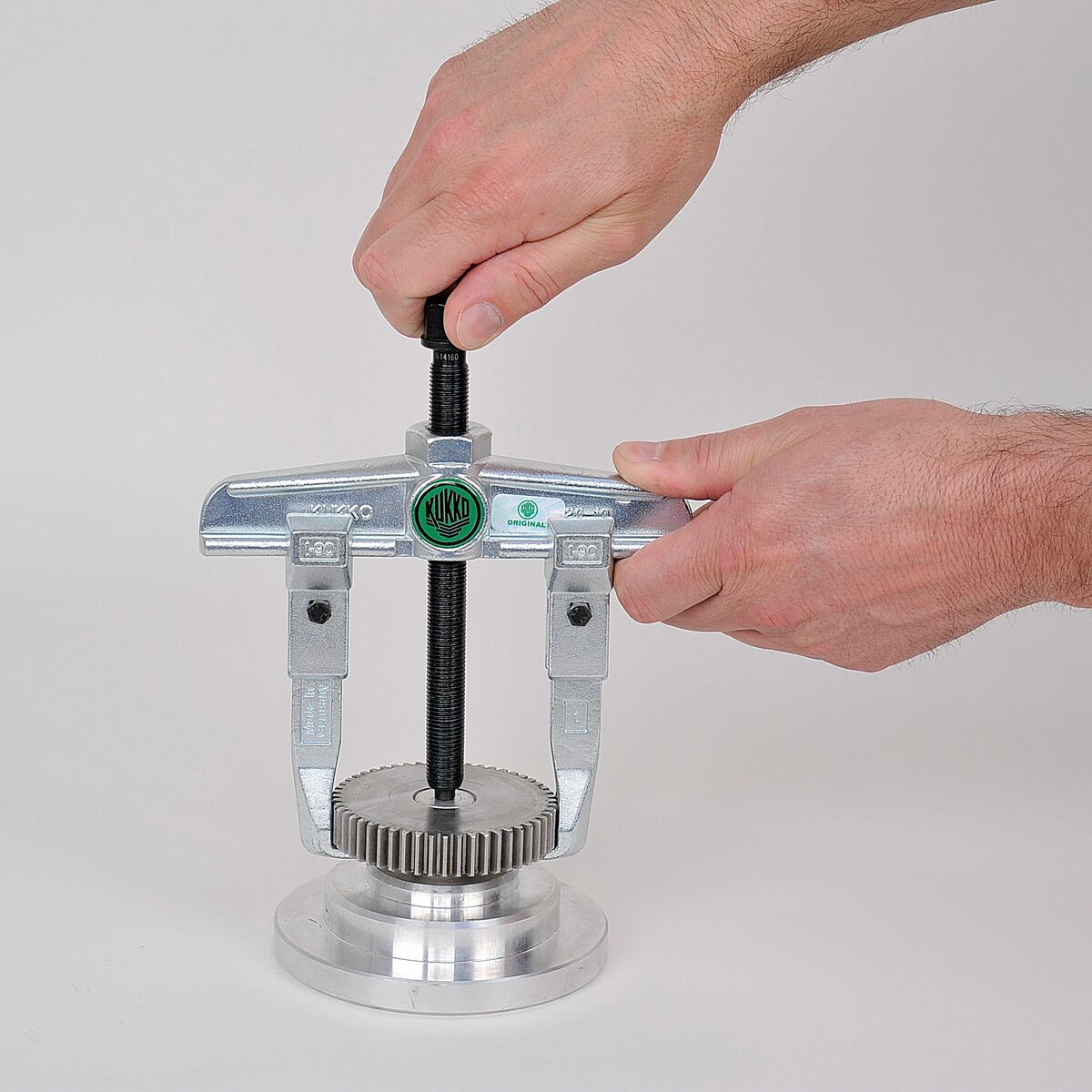 Extractor de rulmenți KUKKO 2 Picioare