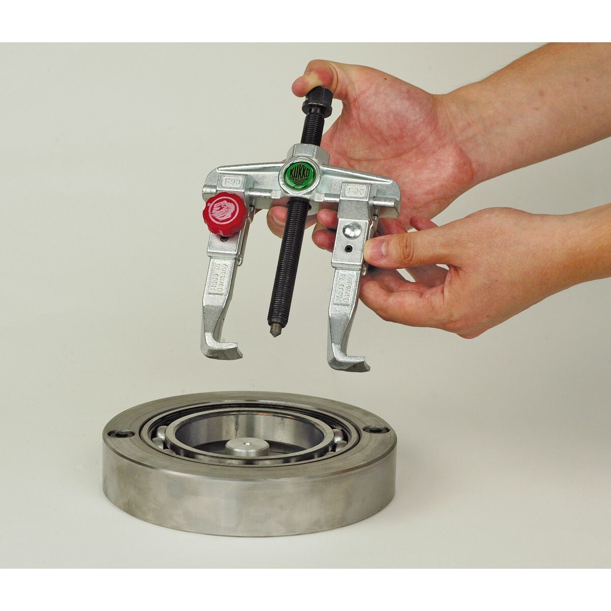 Extractor de rulmenți KUKKO 2 Picioare