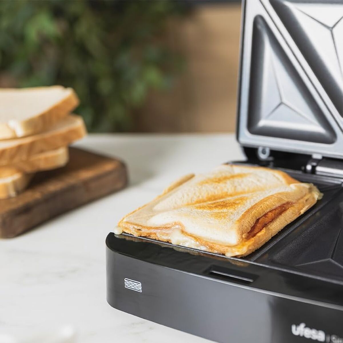 Aparat pentru Sandvișuri UFESA Negru 750 W