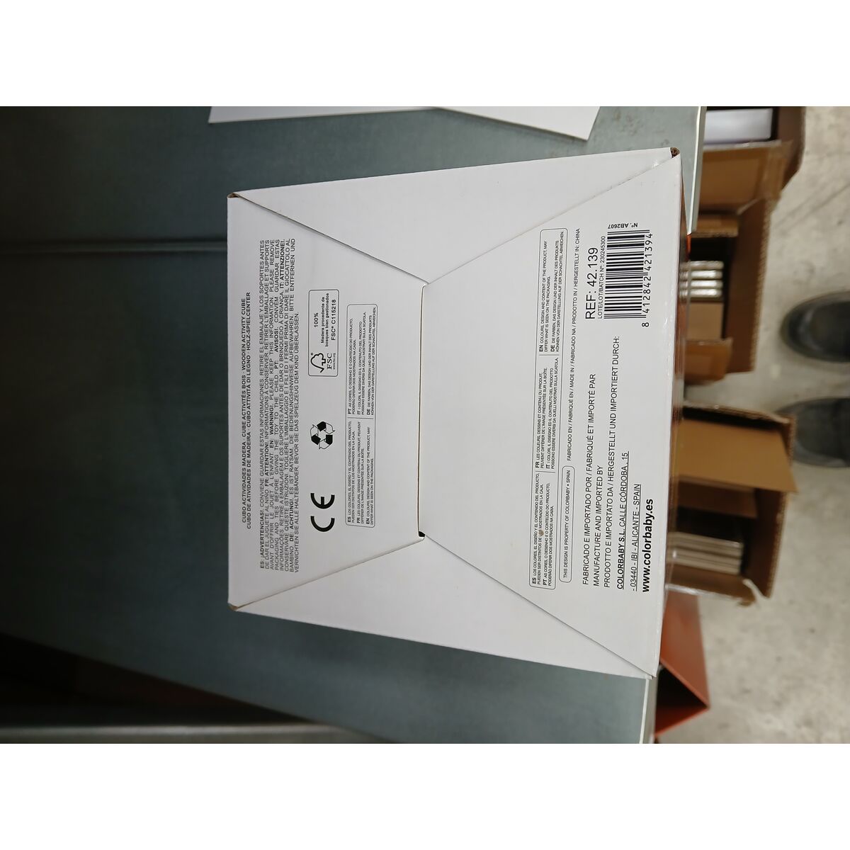 Cuburi [n.t.: figura geométrica] / Găleți [n.t.: recipiente de agua, de basura] Woomax Activities Woomax 42139 Lemn