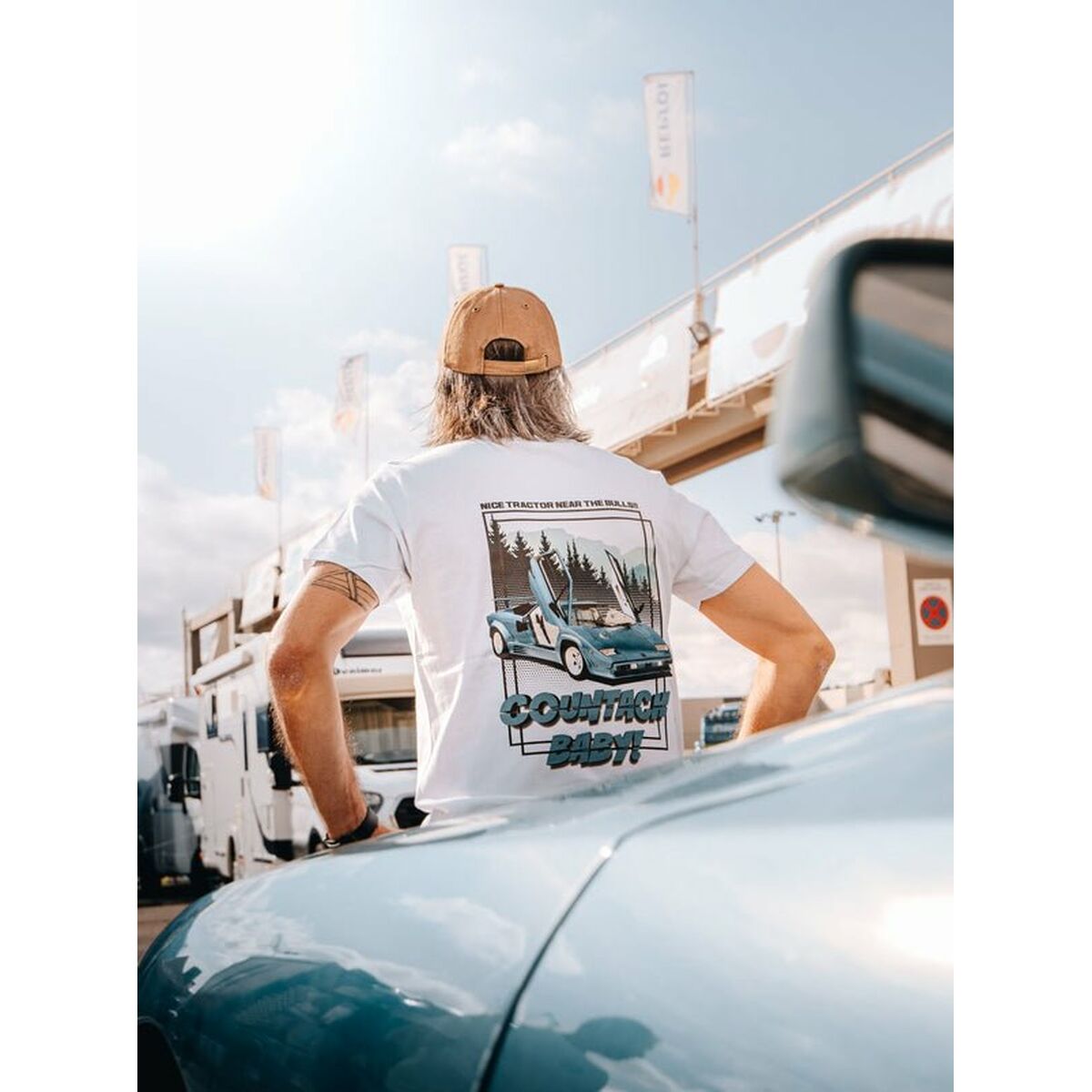 Tricou cu Mânecă Scurtă Bărbați RADIKAL Nice Tractor Near the Bull XL Alb