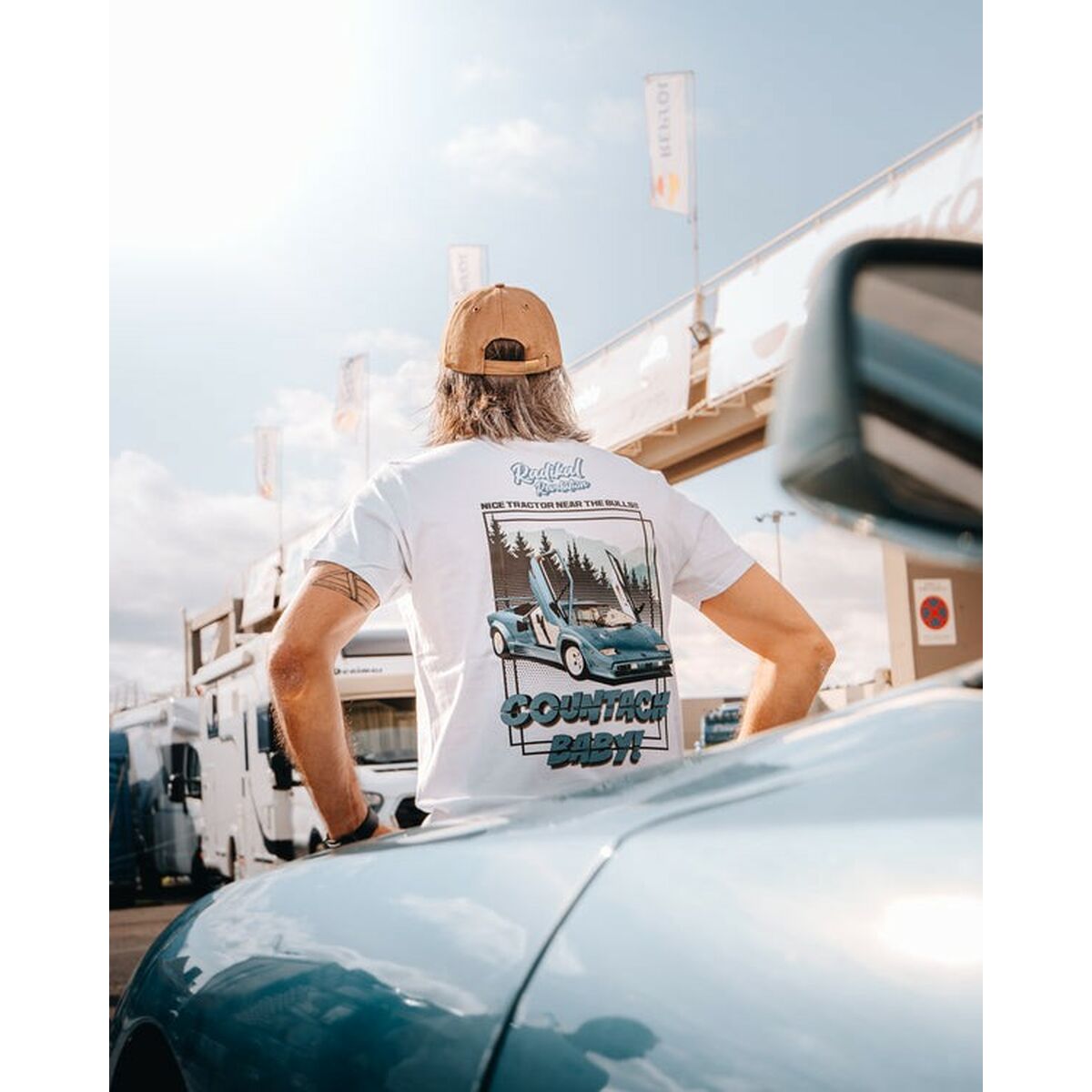 Tricou cu Mânecă Scurtă Bărbați RADIKAL  NICE TRACTOR NEAR THE BULLS Alb XXL