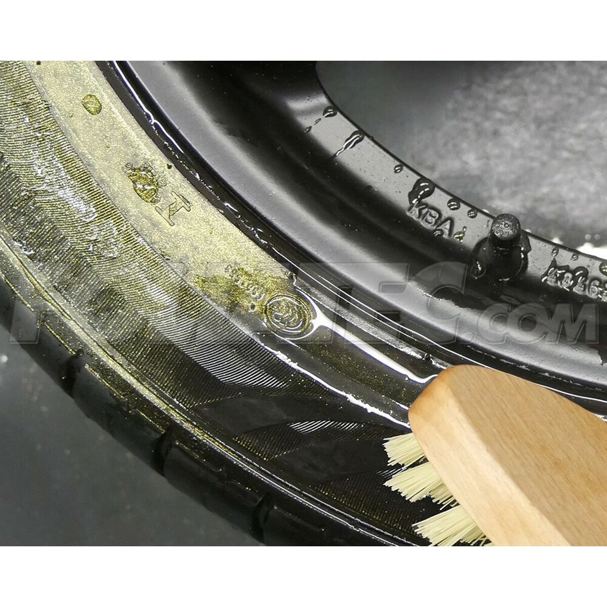 Spray cu vopsea Foliatec Auriu* Roți 400 ml