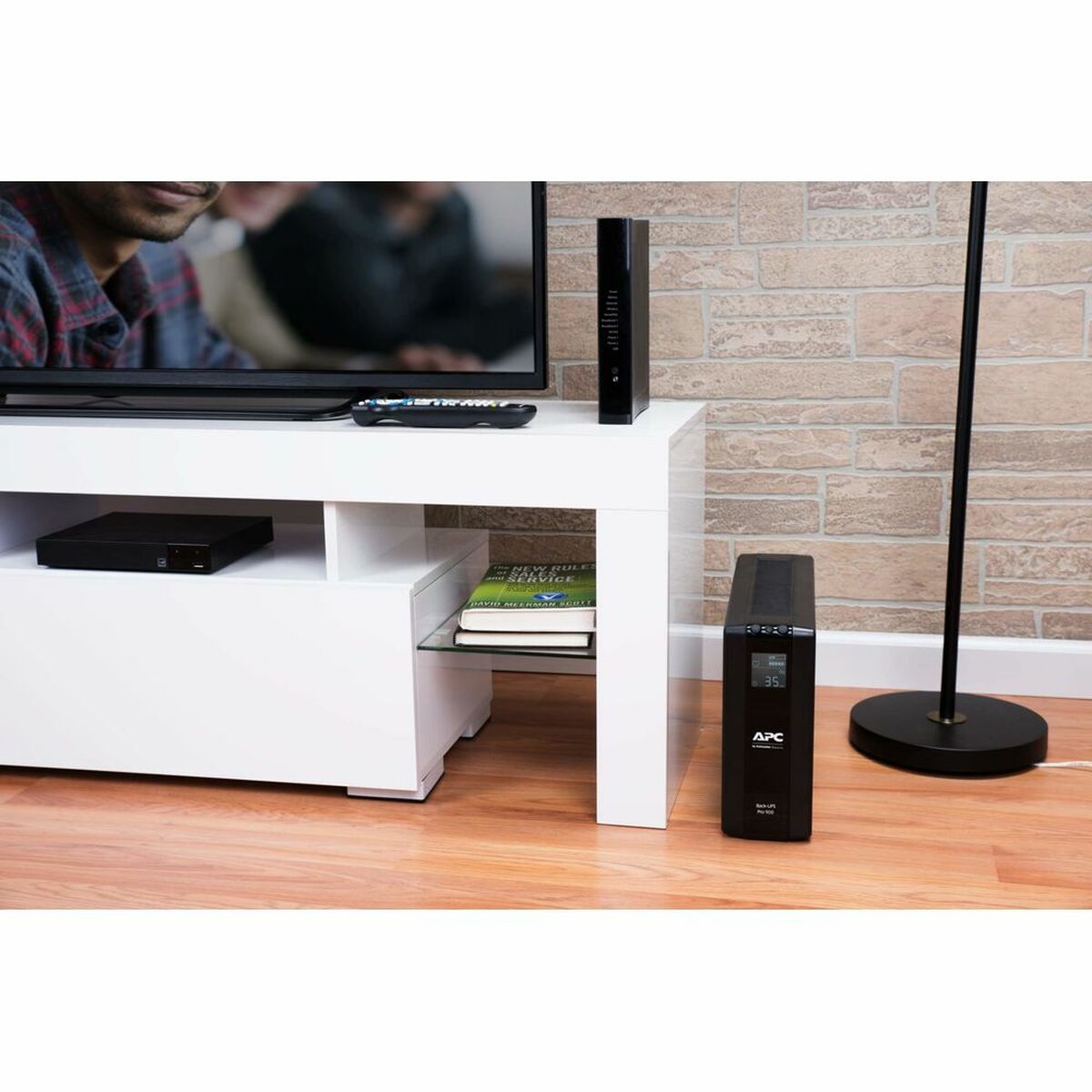 Sistem de Alimentare Neîntreruptă Interactiv APC BR900MI