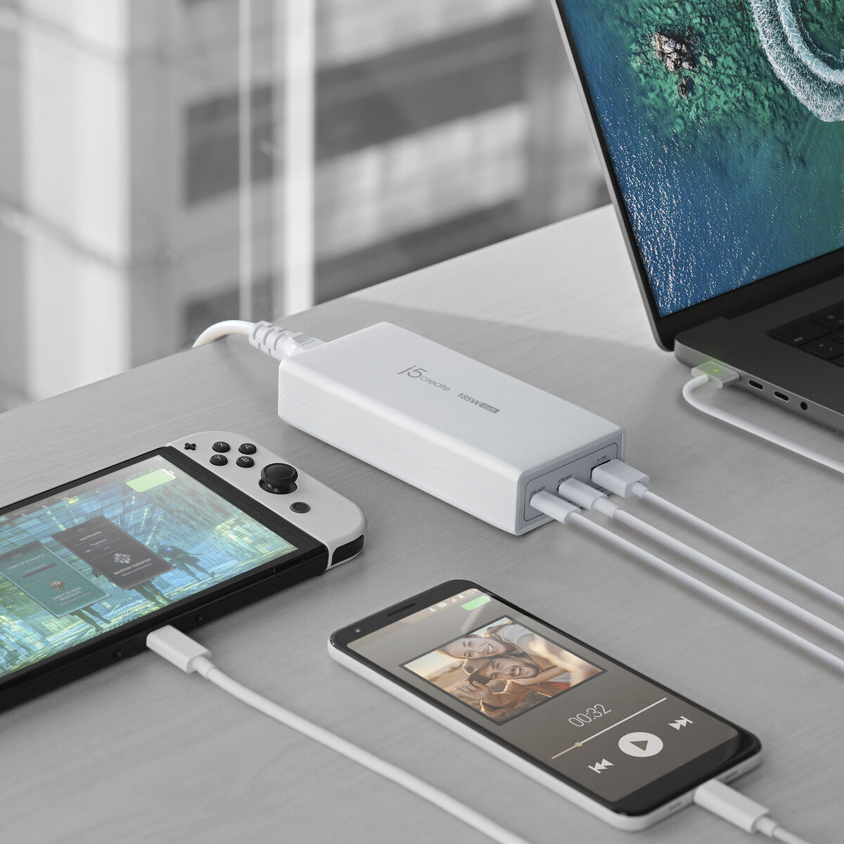 Powerbank j5create JUP37185W-EN Alb