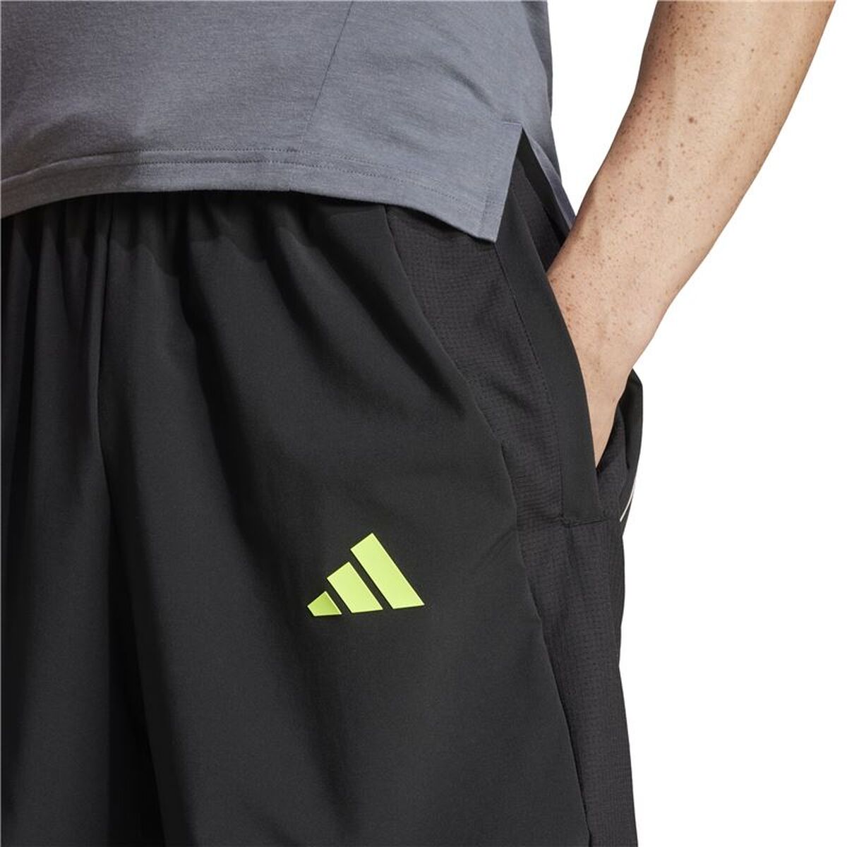 Pantaloni Scurți Sport pentru Bărbați Adidas Tech App Short Negru
