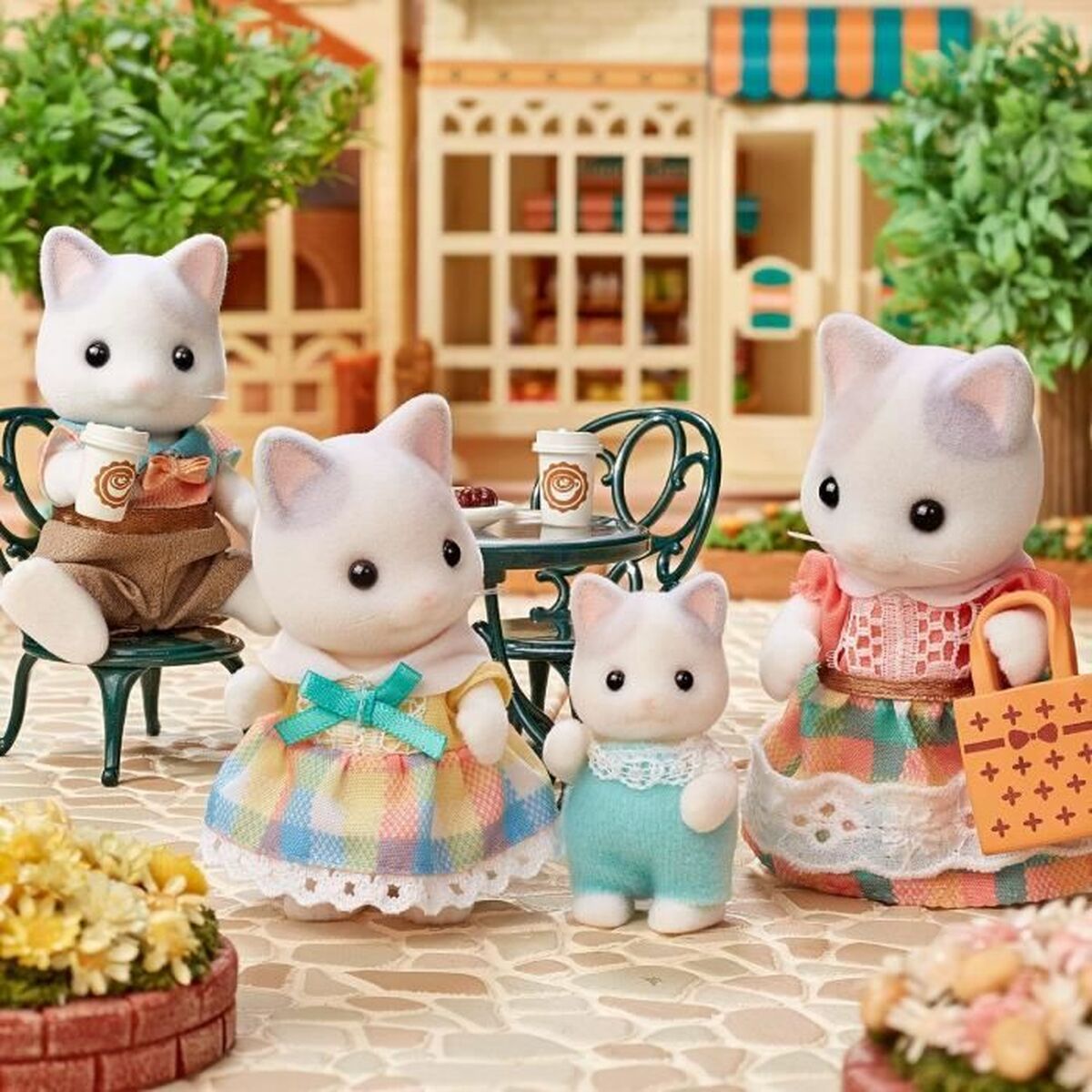 Accesorii pentru căsuțe de păpuși Sylvanian Families 5738 Latte Cat Family
