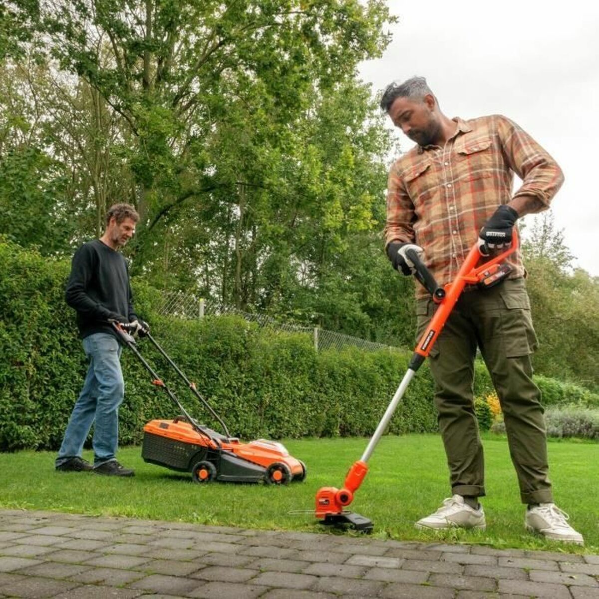 Mașină de tuns iarba Powerplus POWDPGBOX25A 20 V 33 cm