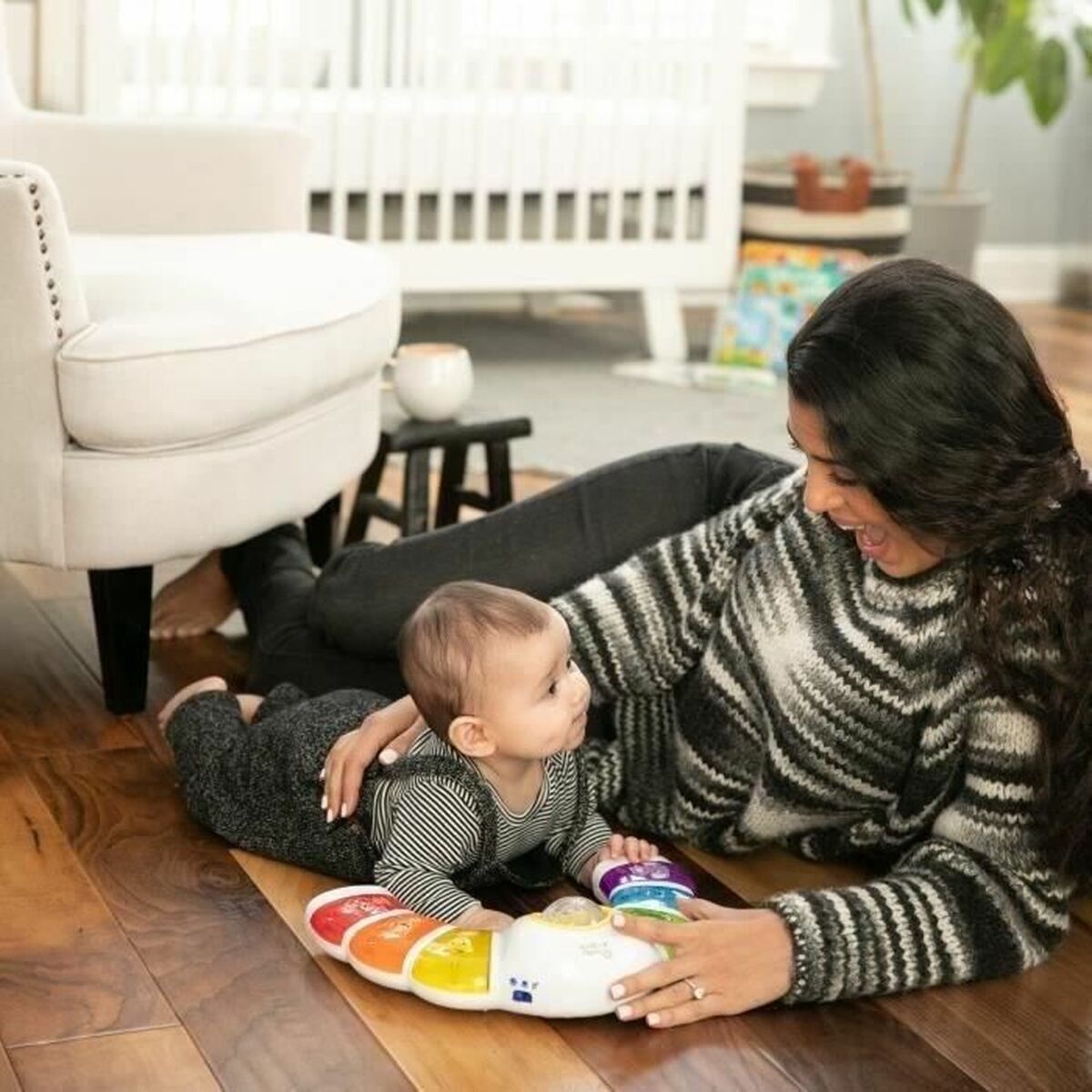 Arcul de activități pentru bebeluși Baby Einstein Glow & Discover Light Bar Multicolor