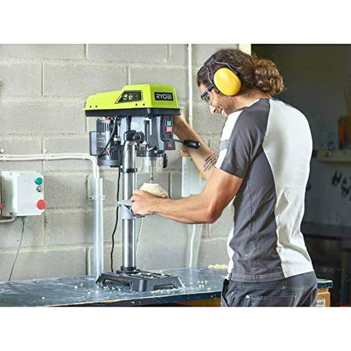 Perforator montat pe stâlp susţinător Ryobi 390 W