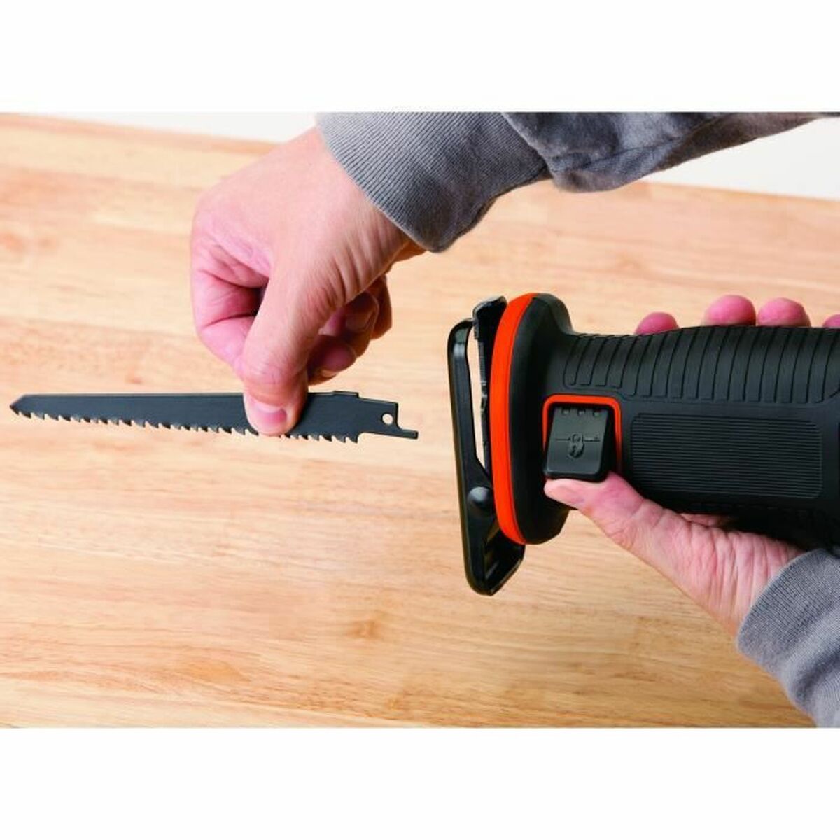 Ferăstrău alternativ Black & Decker BDCR18-QW 18 V 15 cm