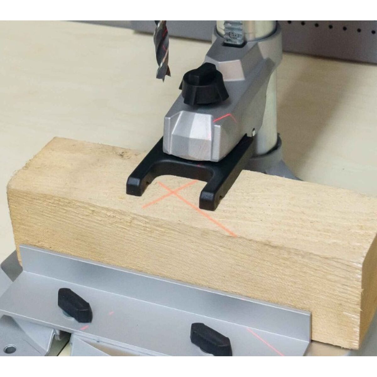 Perforator montat pe stâlp susţinător Scheppach 700 W