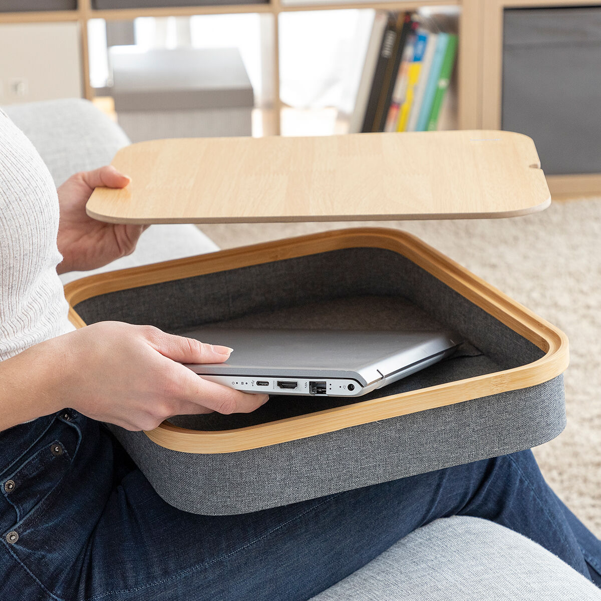 Masă portabilă pentru laptop cu spațiu de depozitare Larage InnovaGoods