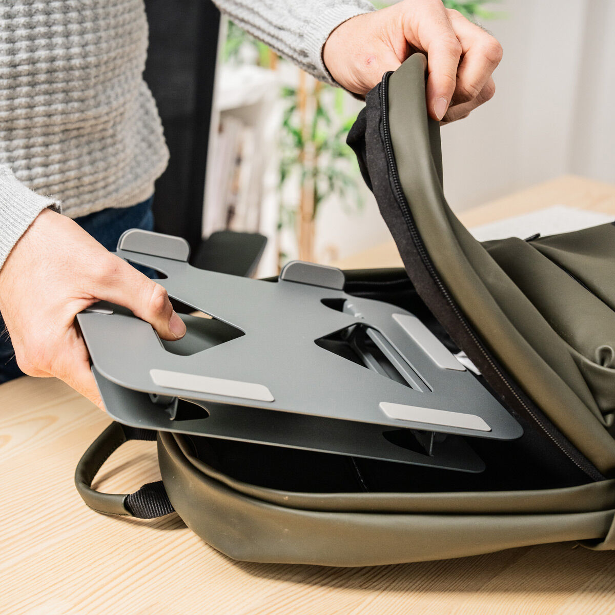 Stand pliant și reglabil pentru laptop Lastan InnovaGoods