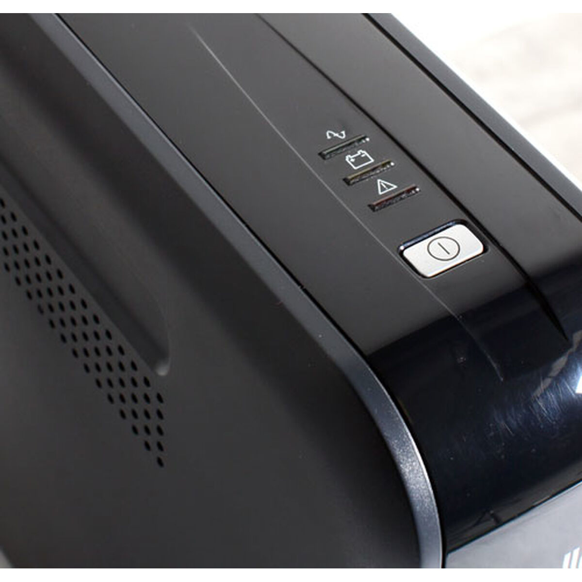 Sistem de Alimentare Neîntreruptă Interactiv Riello iDialog 480 W (Recondiționate A)