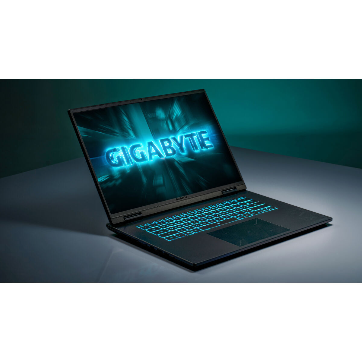 Laptop Gigabyte GAMING A16 CVHI3ES894SD 16" Intel Core i7-13620H 16 GB RAM 1 TB SSD geforce rtx 5060 (Recondiționate A)