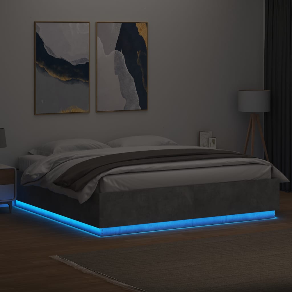 vidaXL Cadru de pat cu lumini LED gri beton 200x200 cm lemn prelucrat vidaXL Cadru de pat cu lumini LED gri beton 200x200 cm lemn prelucrat