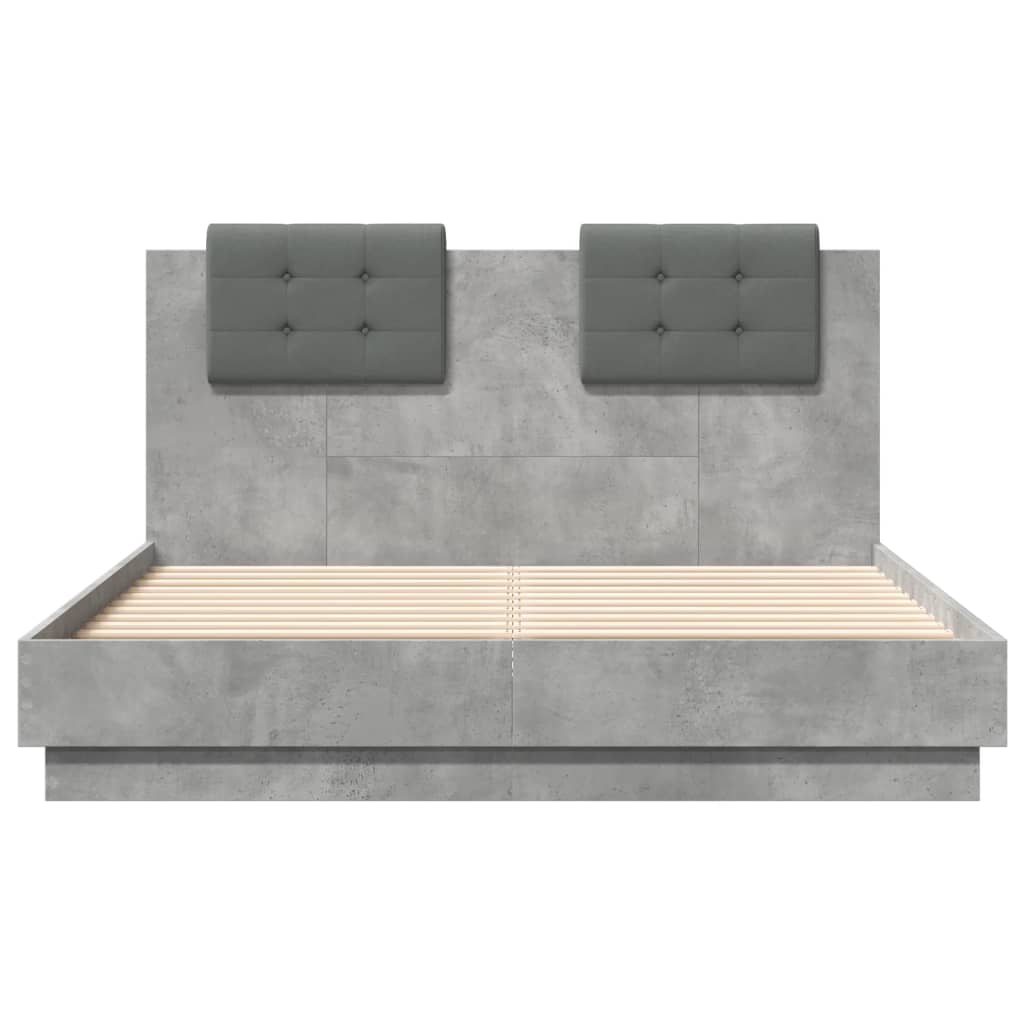 vidaXL Cadru de pat cu tăblie gri beton 135x190 cm lemn prelucrat vidaXL Cadru de pat cu tăblie gri beton 135x190 cm lemn prelucrat