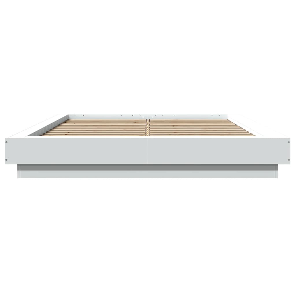 vidaXL Cadru de pat cu lumini LED, alb, 135x190 cm, lemn prelucrat vidaXL Cadru de pat cu lumini LED, alb, 135x190 cm, lemn prelucrat
