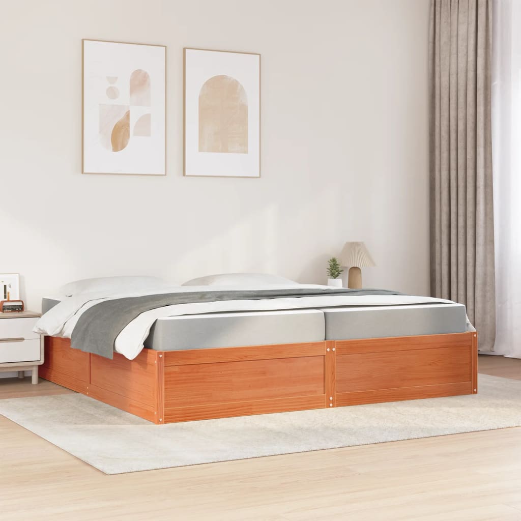 vidaXL Pat cu saltea, maro ceruit, 200x200 cm, lemn masiv pin vidaXL Pat cu saltea, maro ceruit, 200x200 cm, lemn masiv pin