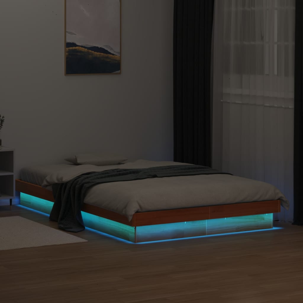 vidaXL Cadru de pat cu LED, maro ceruit, 135x190 cm, lemn masiv de pin vidaXL Cadru de pat cu LED, maro ceruit, 135x190 cm, lemn masiv de pin